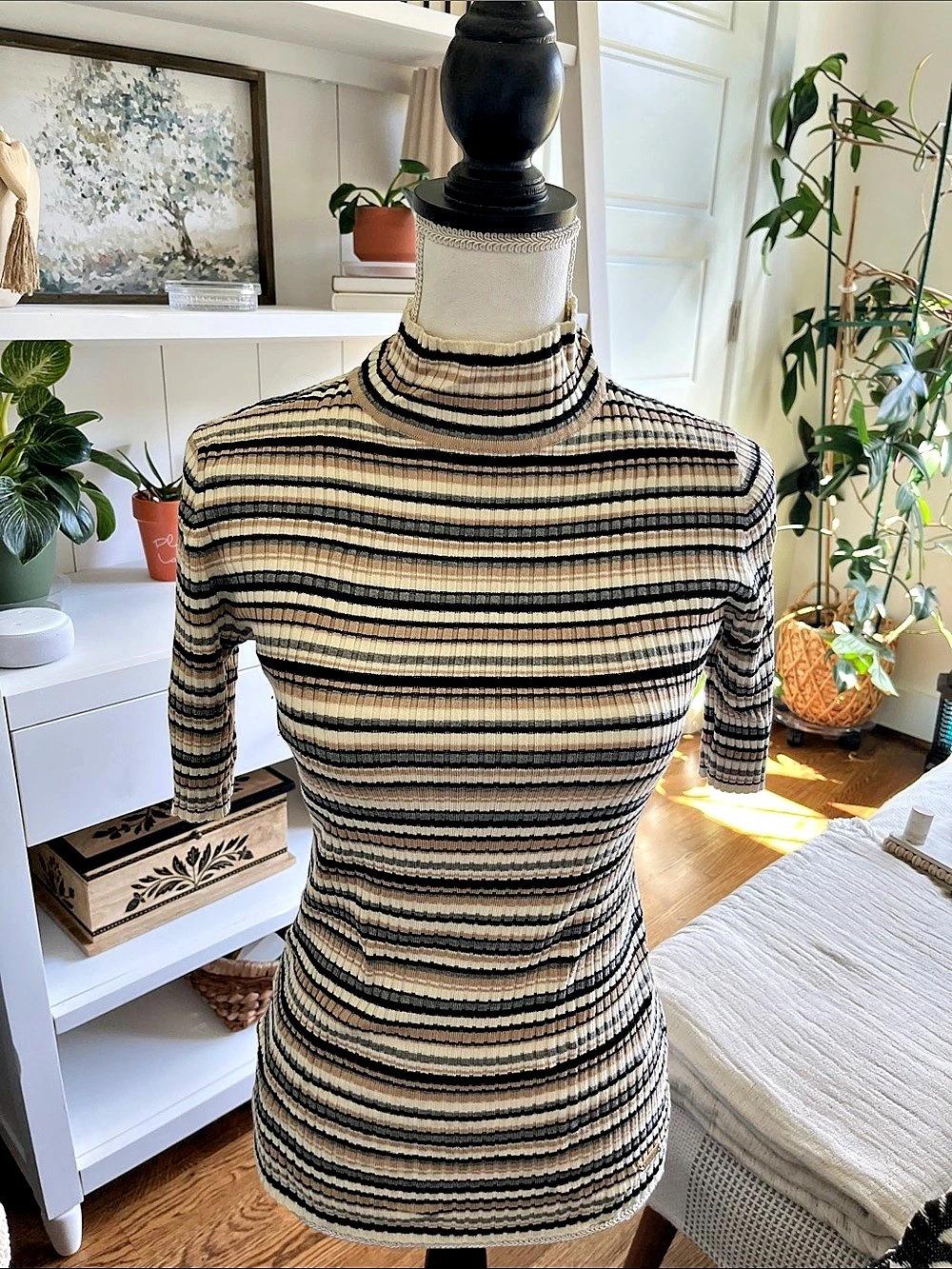 Tahari Striped Ribbed top in Black & Cream Like New